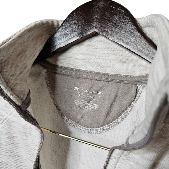 Tek Gear 1/4 Zip Sweatshirt. Perfect Condition! - Picture 3 of 4